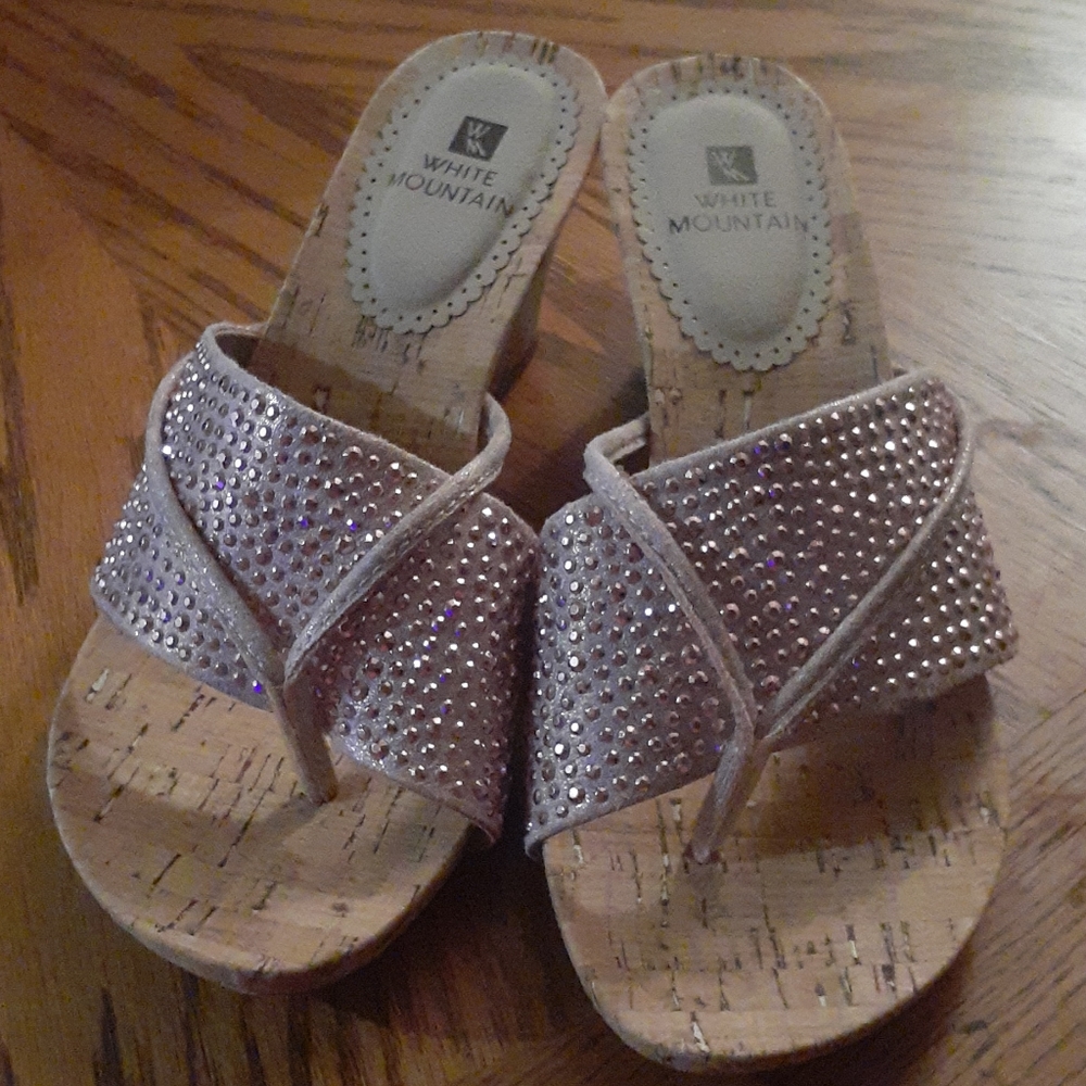 White Mountain sandals size 6 1/2 metallic